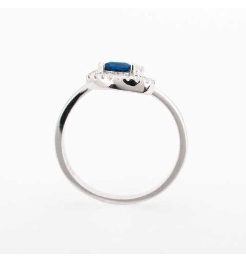 Srebrny pierścionek z serduszkami z niebieską cyrkonią