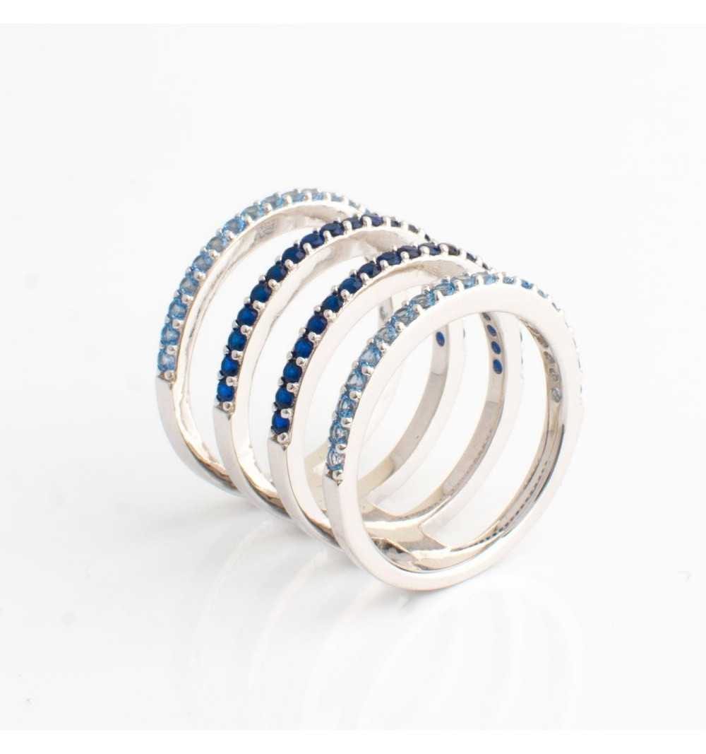 Srebrny pierścionek poczwórny tunel wysadzany niebieskimi cyrkoniami