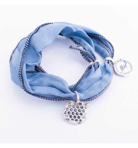 Srebrna bransoletka MOTYLE plaster miodu wykonana z naturalnego jedwabiu w kolorze niebieskim MJS3041