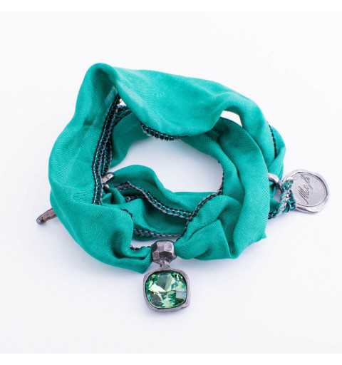 Srebrna bransoletka MOTYLE wykonana z naturalnego jedwabiu w kolorze zielonym z Kryształem Swarovskiego Ernite MJR3029