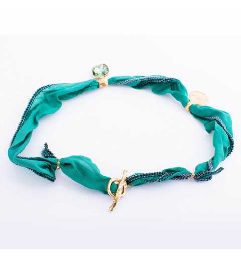 Srebrna bransoletka MOTYLE wykonana z naturalnego jedwabiu w kolorze zielonym z Kryształem Swarovskiego Ernite MJG3029