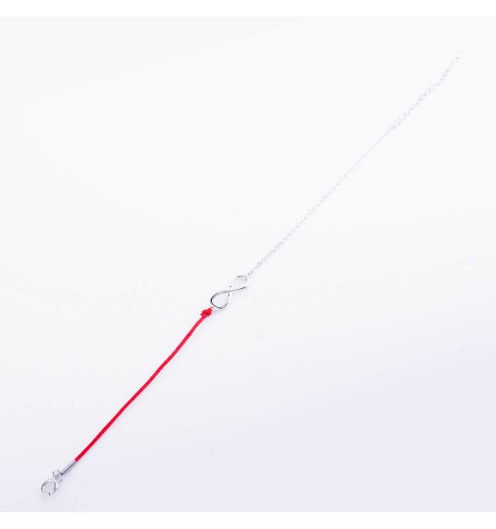 Srebrna bransoletka na czerwonym sznurku z symbolem nieskończoności