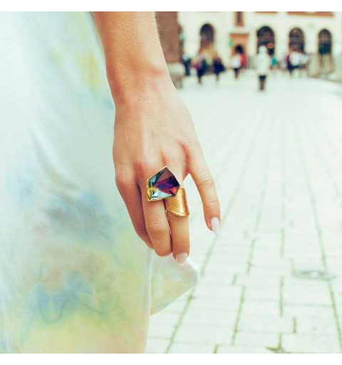 Srebrny pierścionek MOTYLE z kryształem Swarovskiego VOLCANO